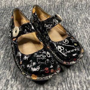ALEGRIA Peace Love Hippie Mary Jane Clogs 37